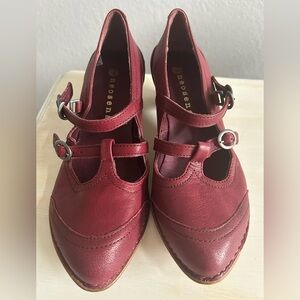 Neosens Heeled Wing tip leather shoes, wine red, women’s size 38.